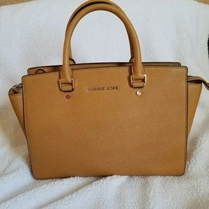*sold*Authentic Michael Kors Bag